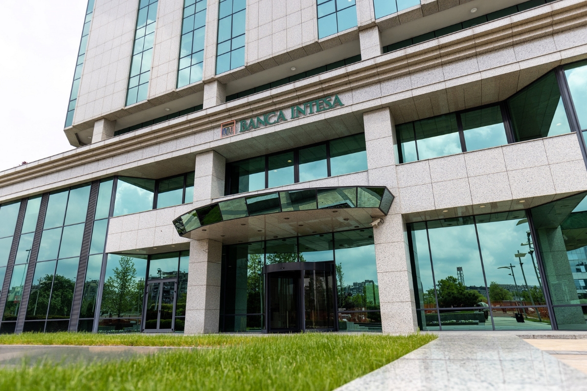 Poslovna zgrada Banca Intesa banke u Beogradu povodom pokretanja SEPA plaćanja