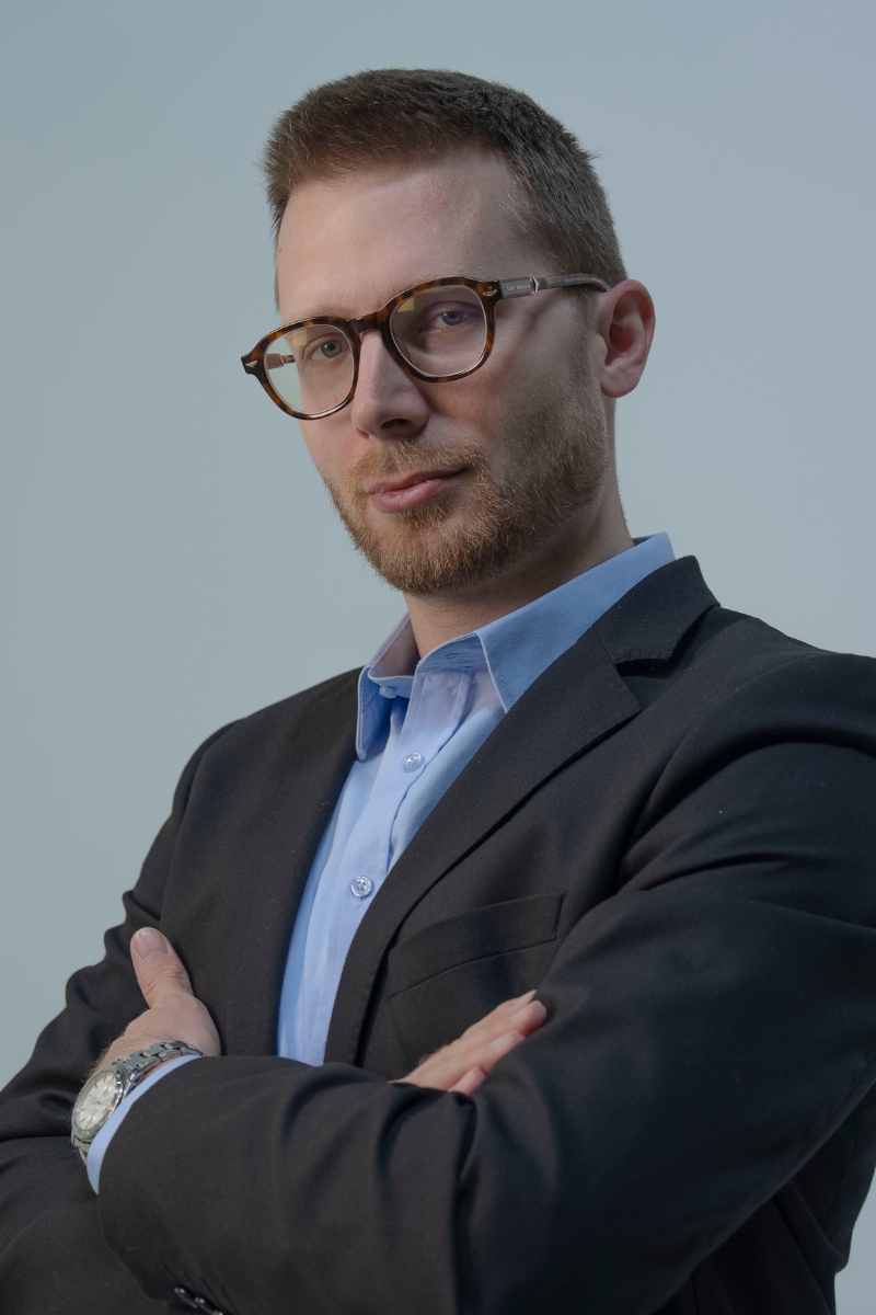 Konstantin Marinković pravnik i medijator portret autor teksta o ugovorima o angažovanju fizičkog lica